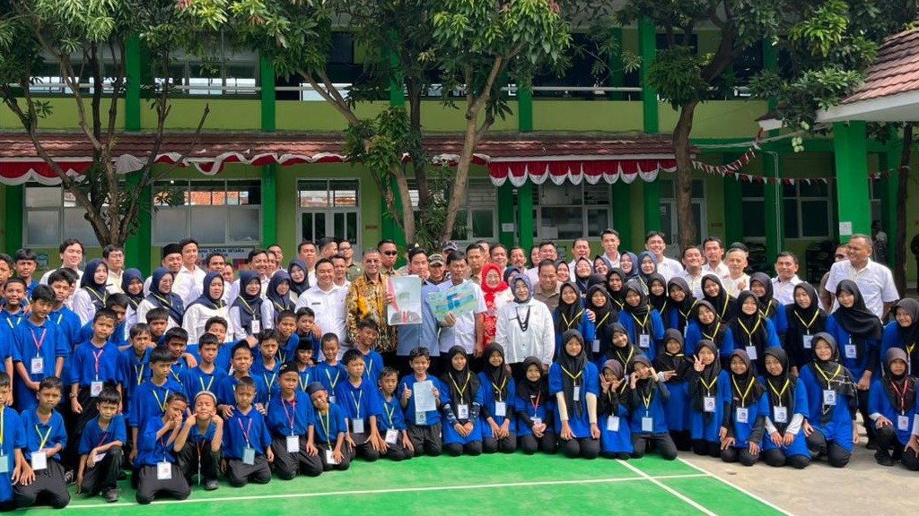 KUNJUNGAN WAKIL PRESIDEN RI KE SEKOLAH RAKYAT KOTA CIREBON