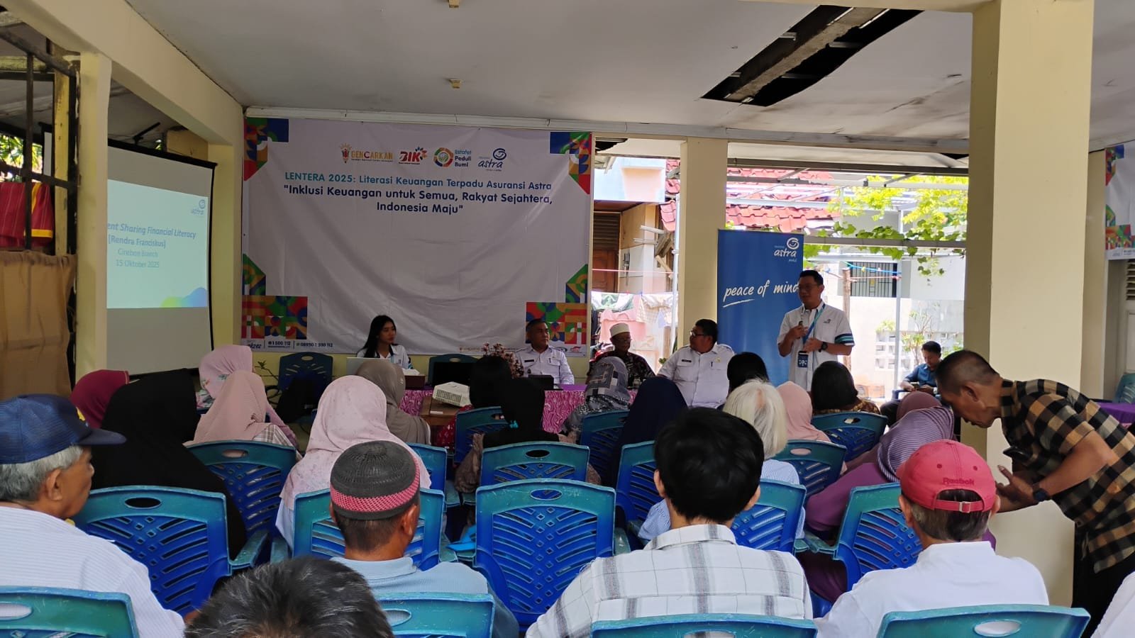 EDUKASI DAN LITERASI KEUANGAN BERSAMA ASURANSI ASTRA DI RW.08 MERBABU ASIH