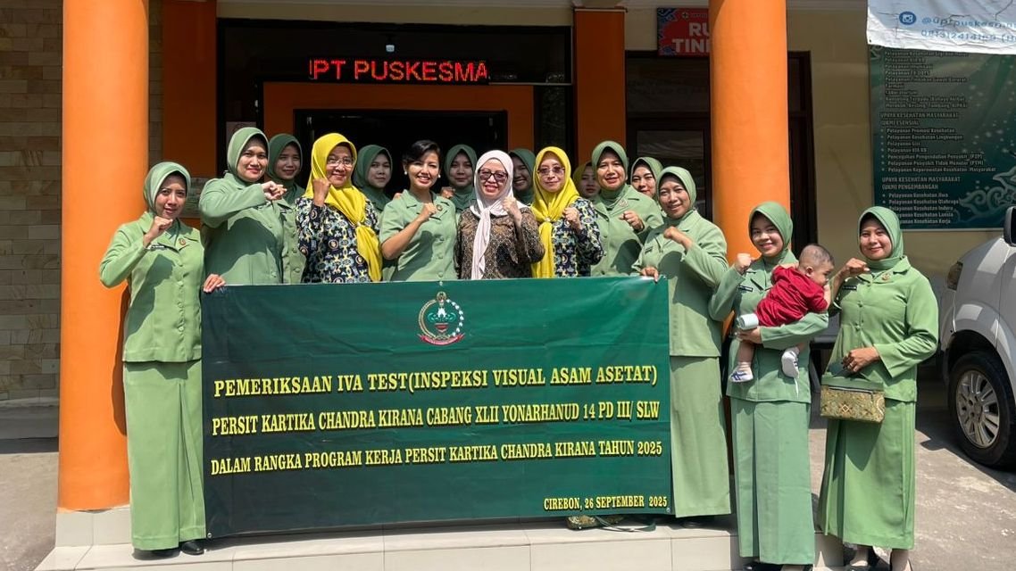 Pemeriksaan IVA Test Persit Kartika Chandra Kirana Cabang XLII Yonarhanud 14 PD III/SW di Puskesmas Jalan Kembang
